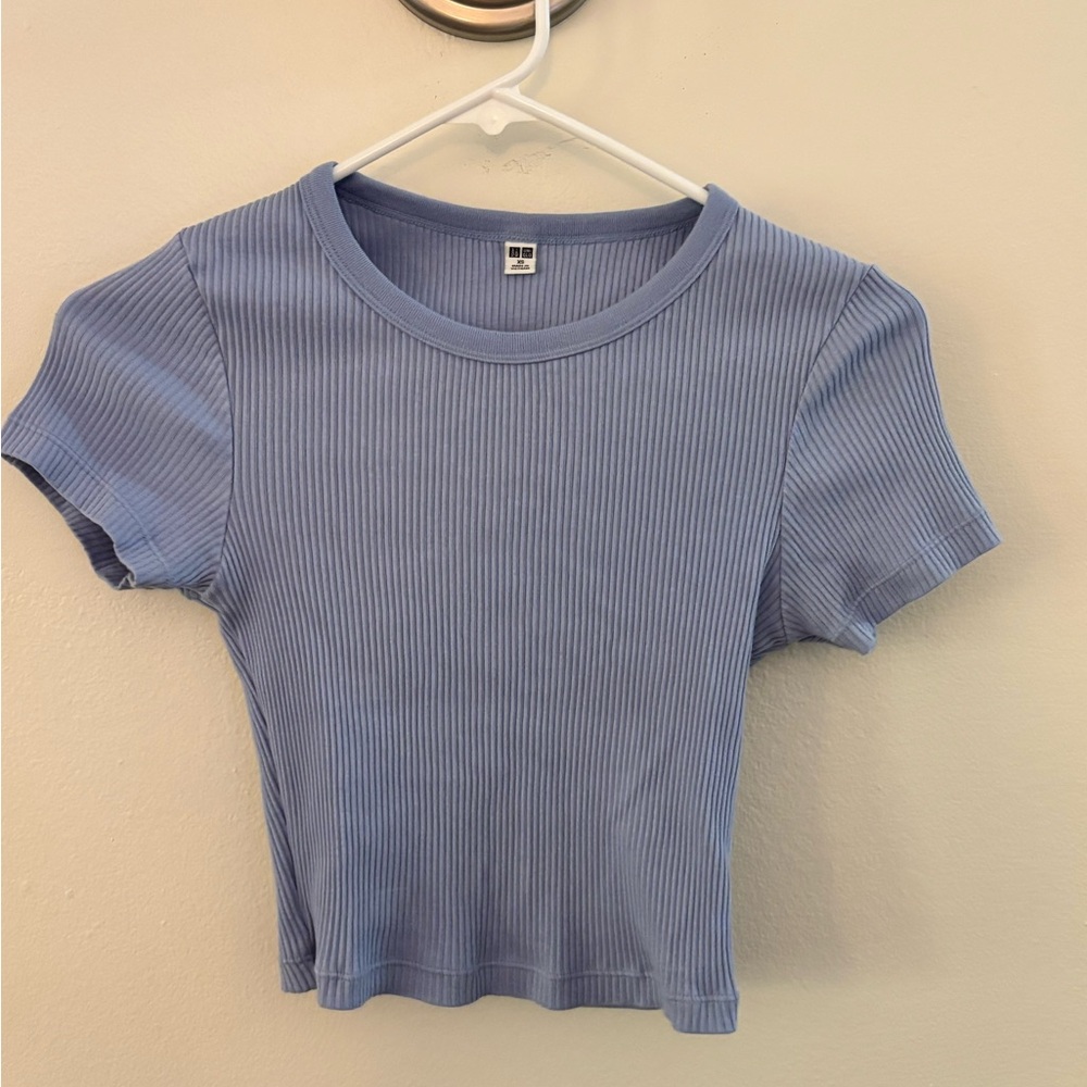 Uniqlo periwinkle ribbed woman's crop top